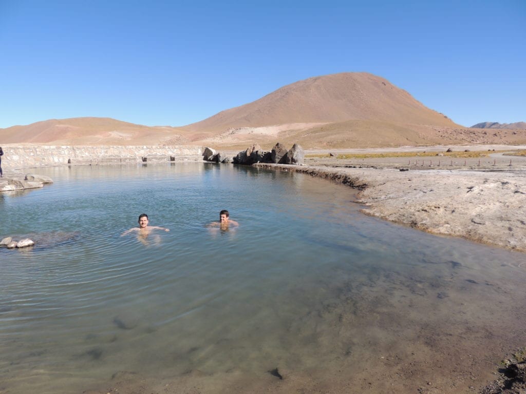 Lago de água quente do lado dos Geysers - Atacama