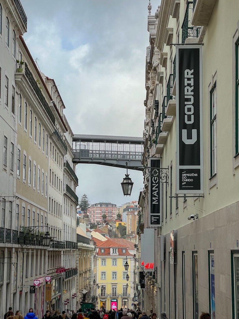 Chiado - lisboa com bebes e criancas